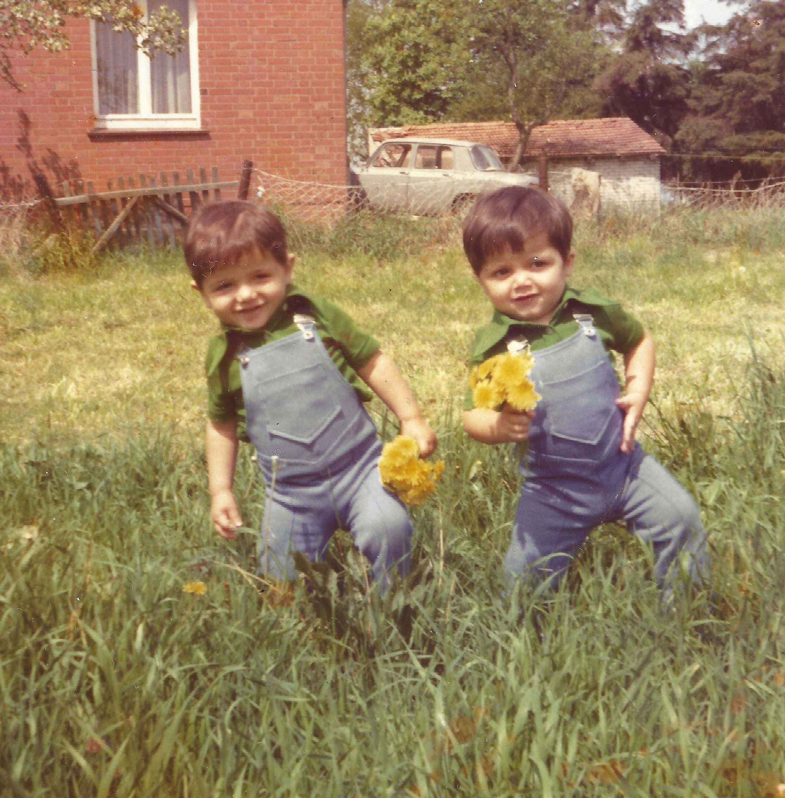 3 Cegiz Gözbasi (links) mit seinem Zwillingsbruder Tayfur ca.1975 in Twist