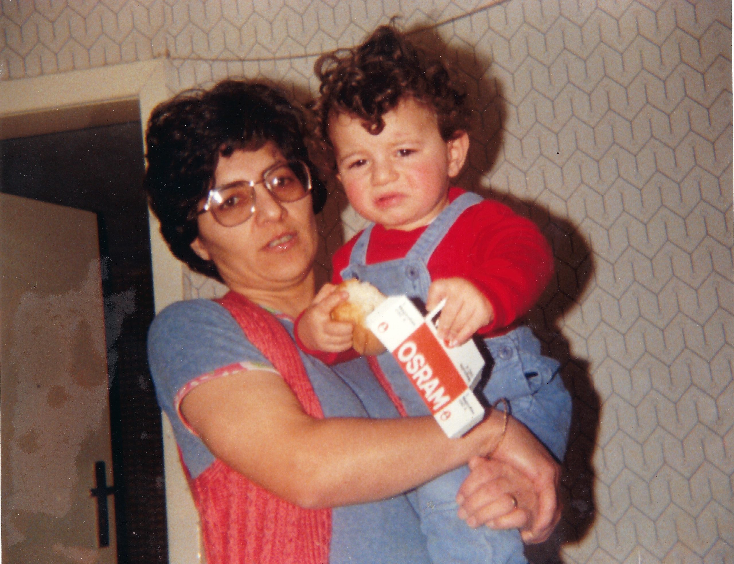 4 Engin mit seiner Mutter 1983